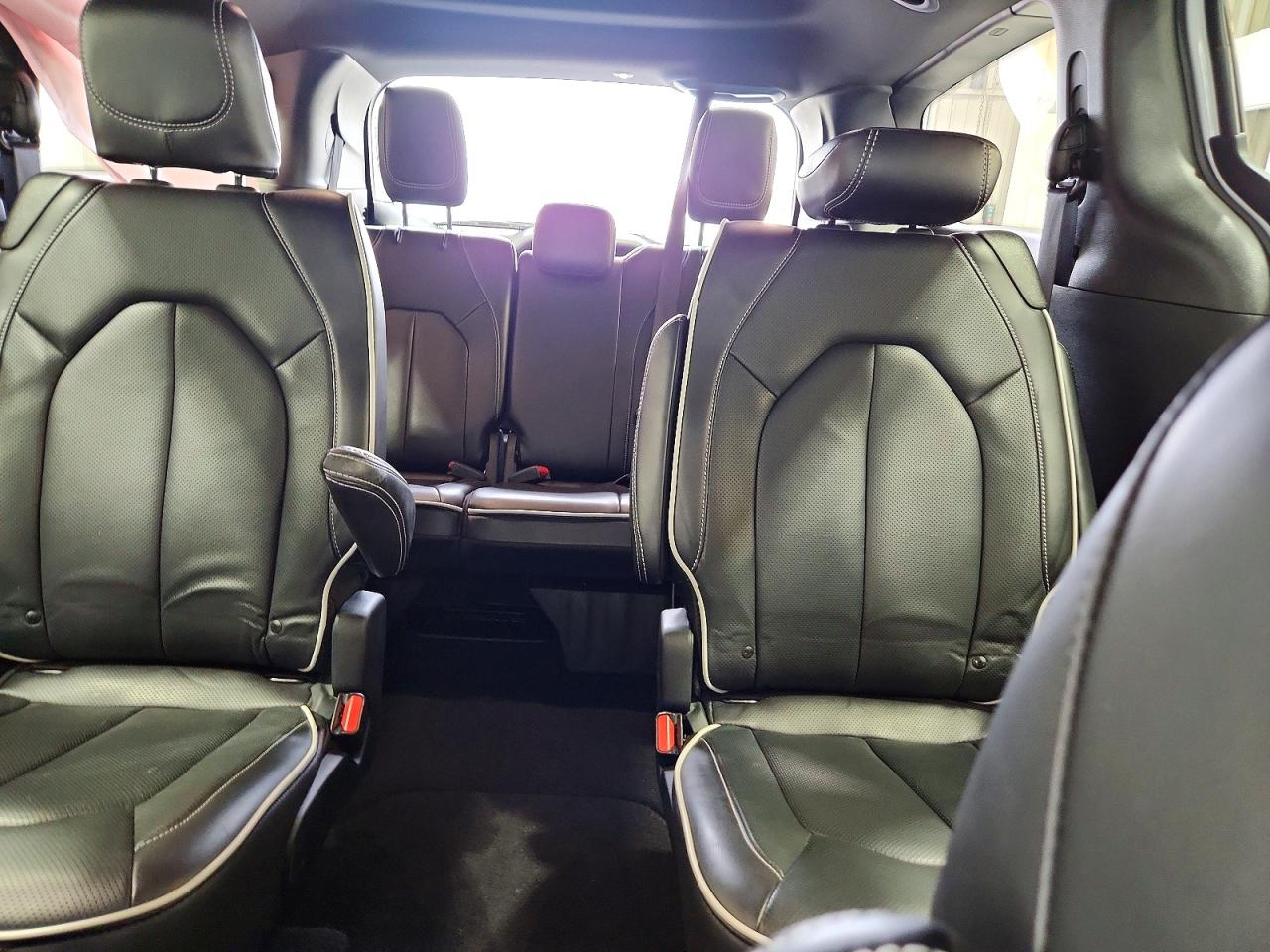 Chrysler Pacifica Limited