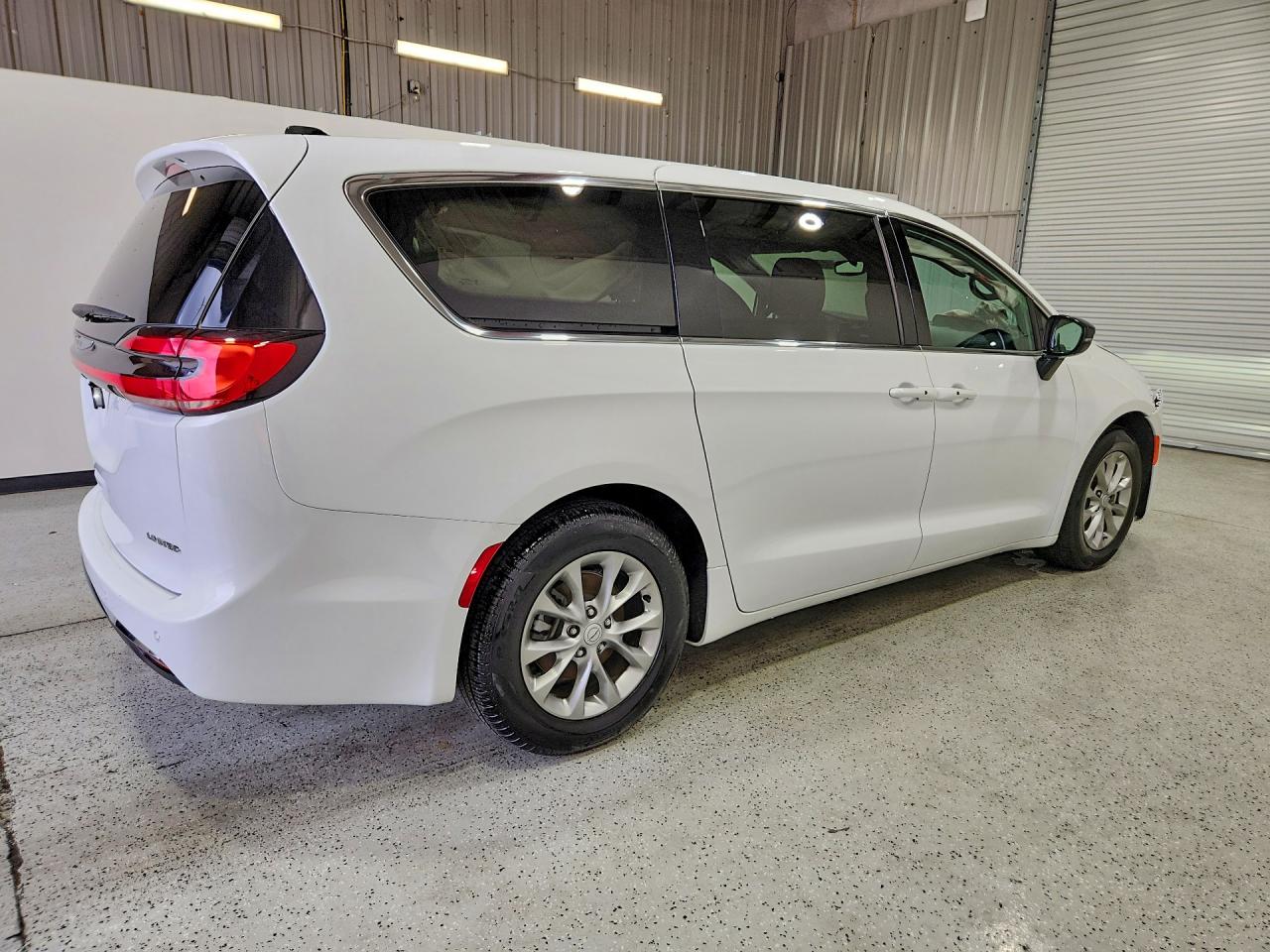 Chrysler Pacifica Limited