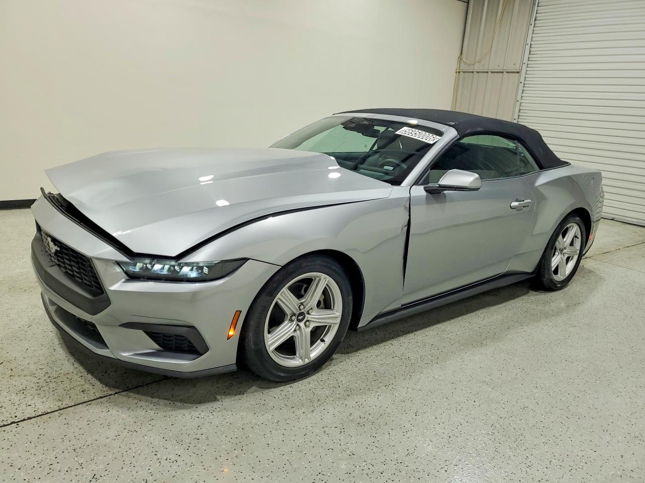 Salvage Ford Mustang Image