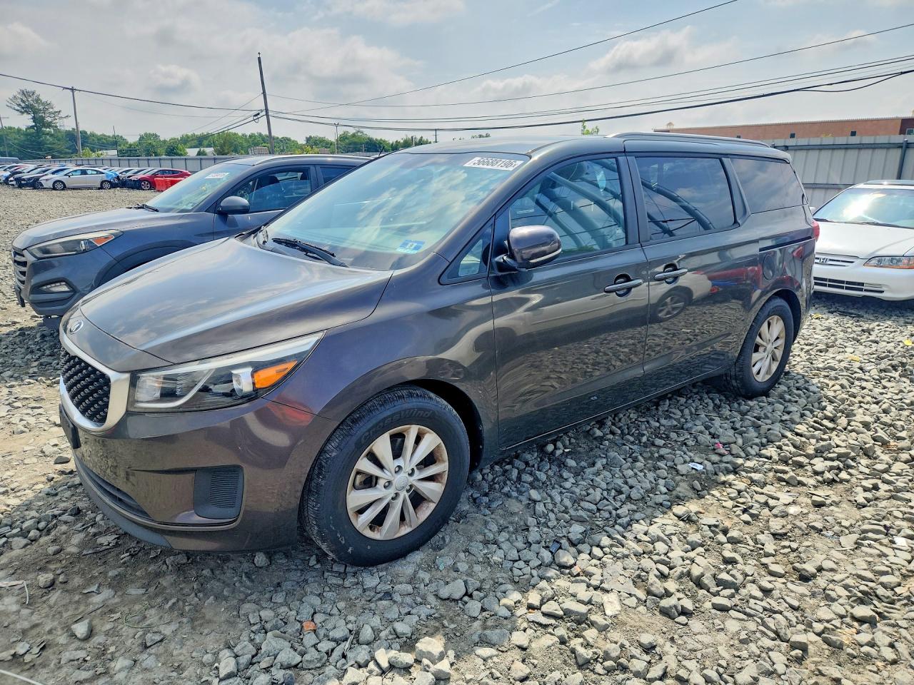 Salvage Kia Sedona Image