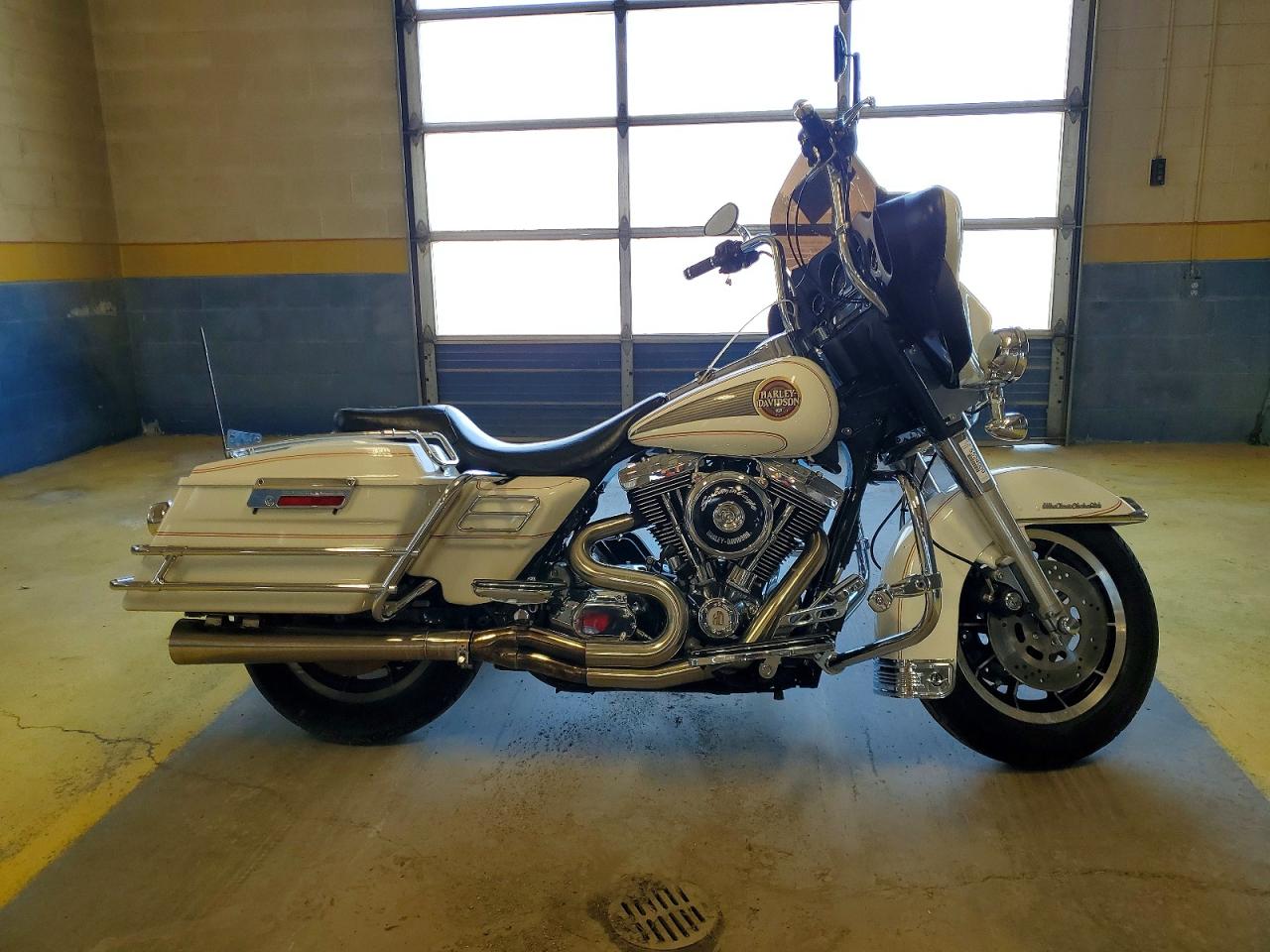 Salvage Harley-Davidson Fl Image