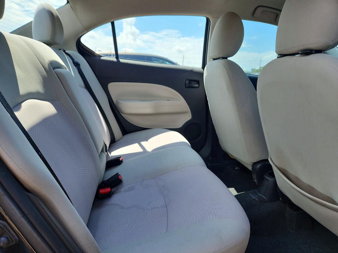 Mitsubishi Mirage G4 Es