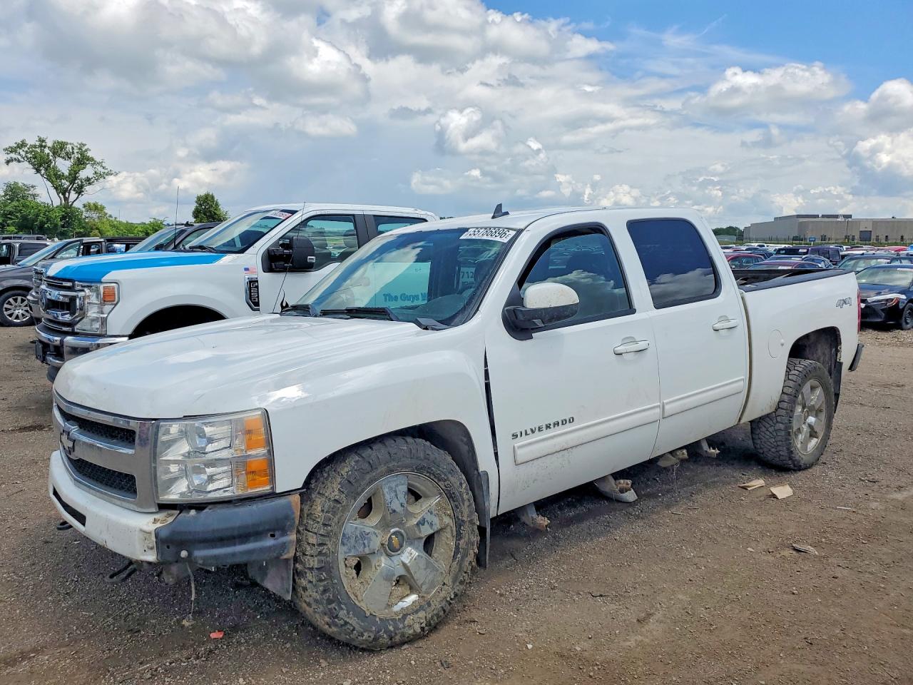Salvage Chevrolet Silverado Image