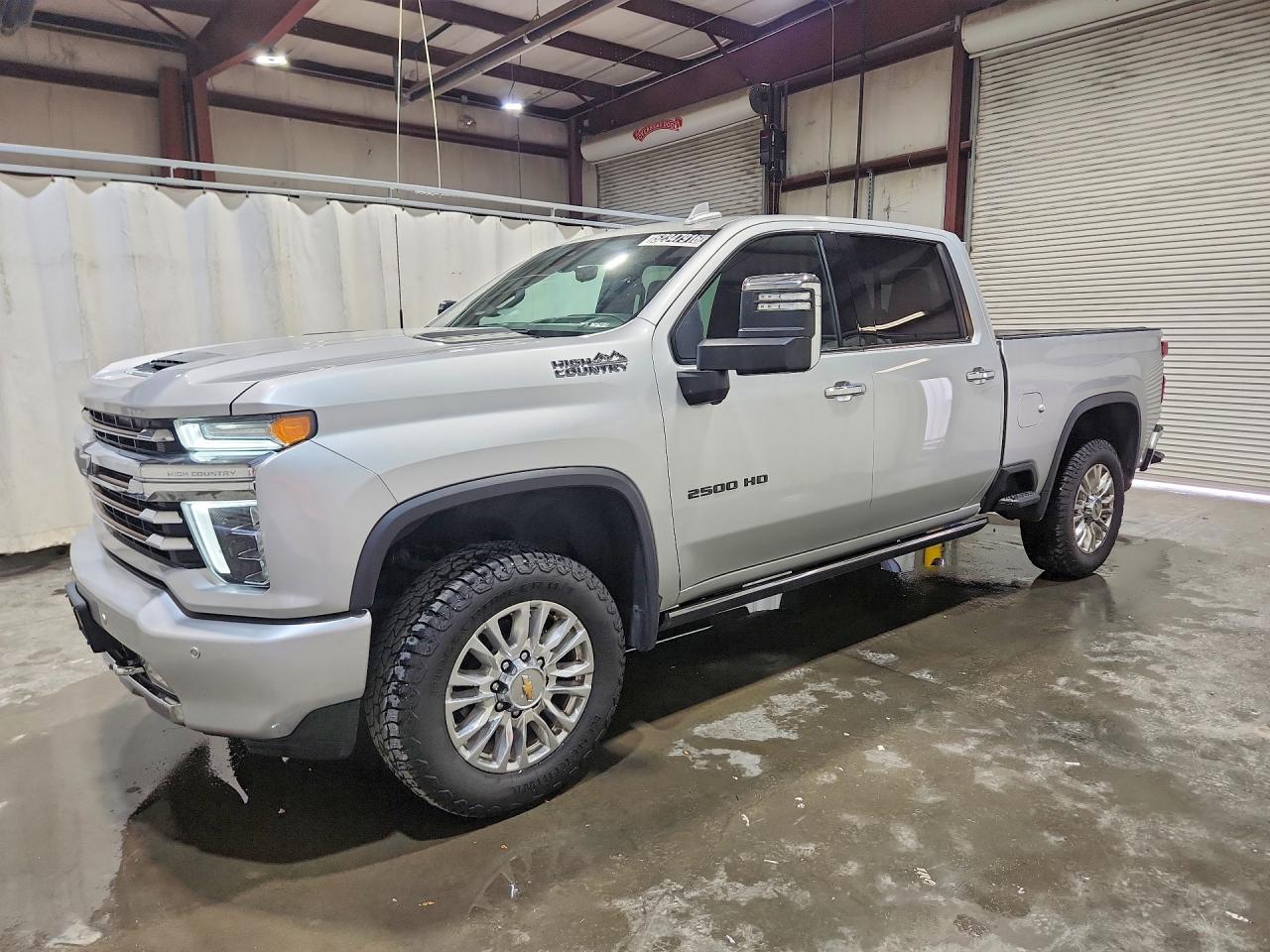 Salvage Chevrolet Silverado Image