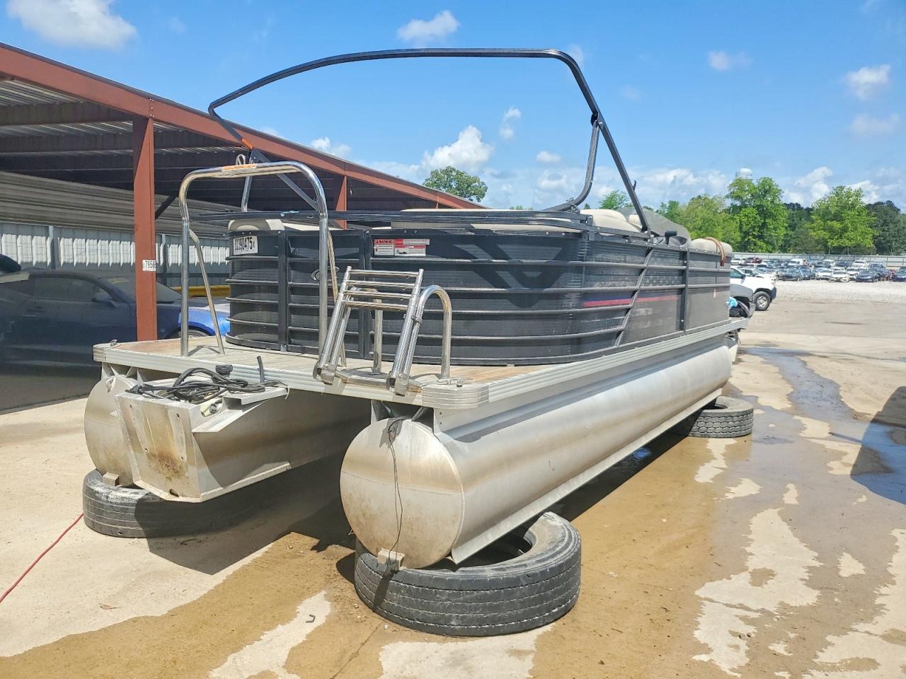 Crestliner Boat