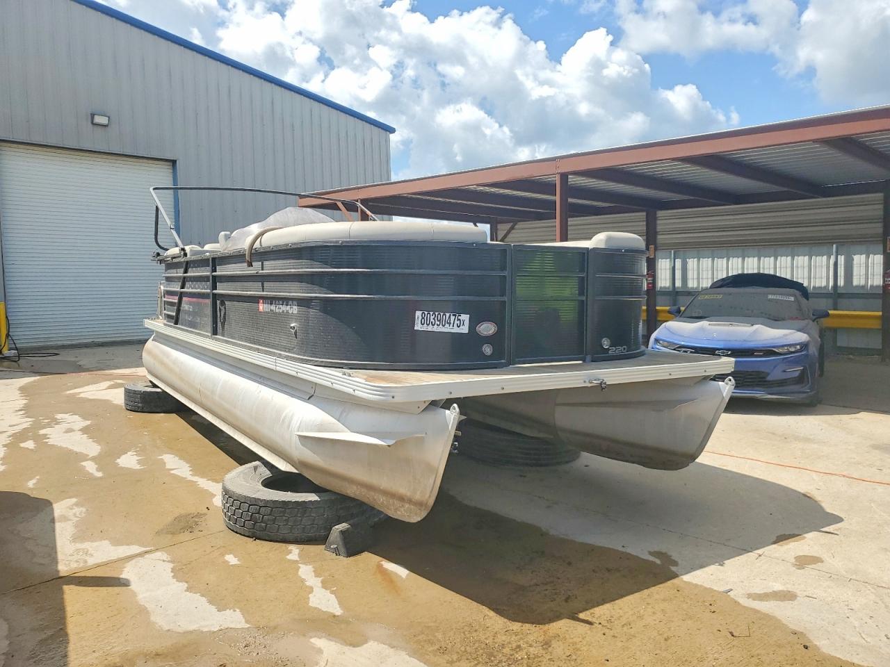 Crestliner Boat