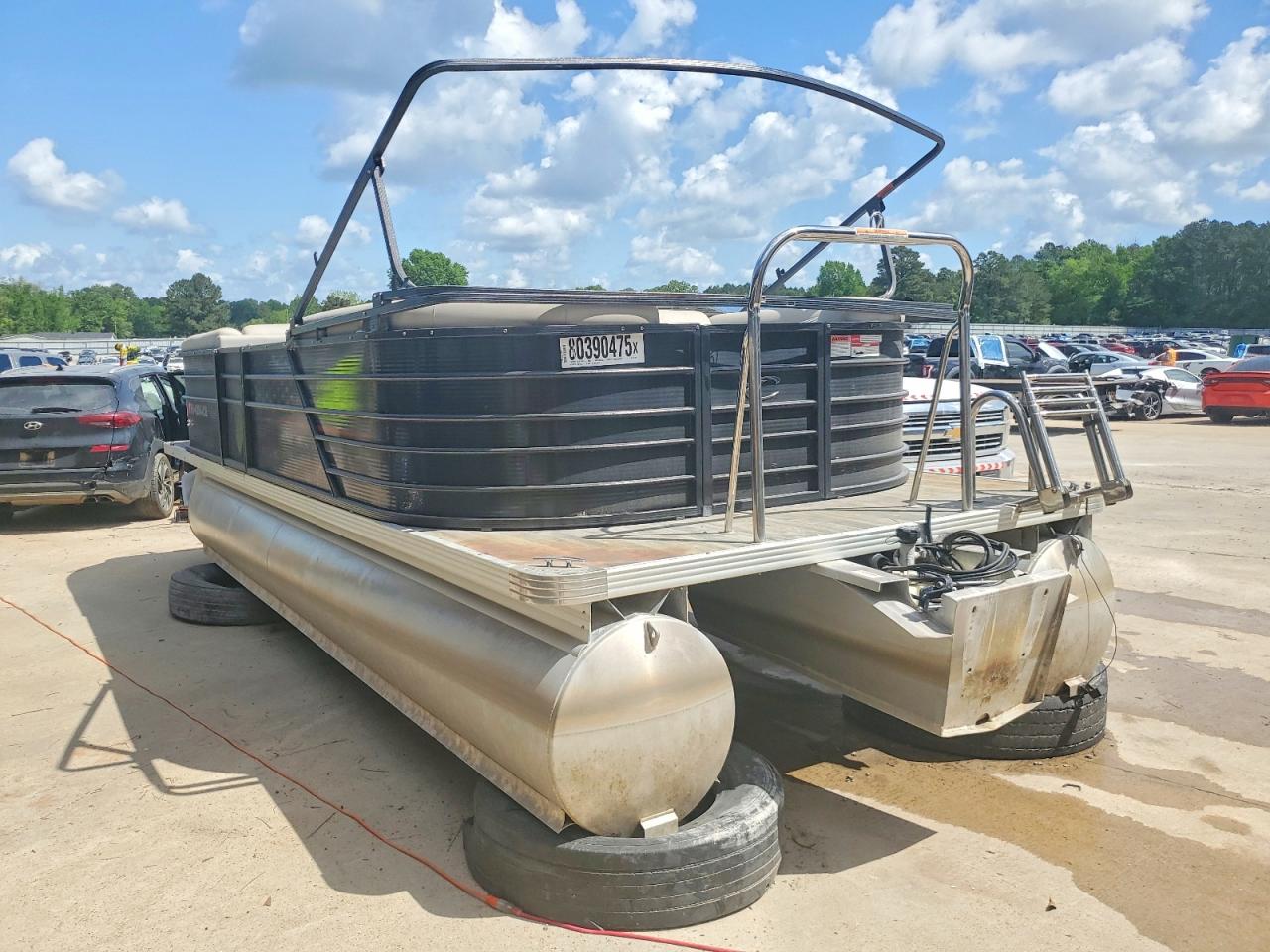 Salvage Crestliner Boat Image