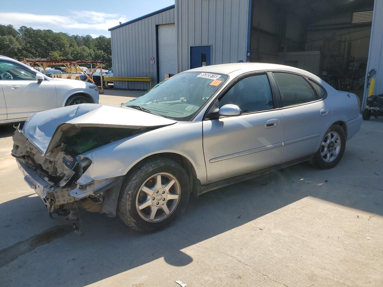Salvage Ford Taurus Image
