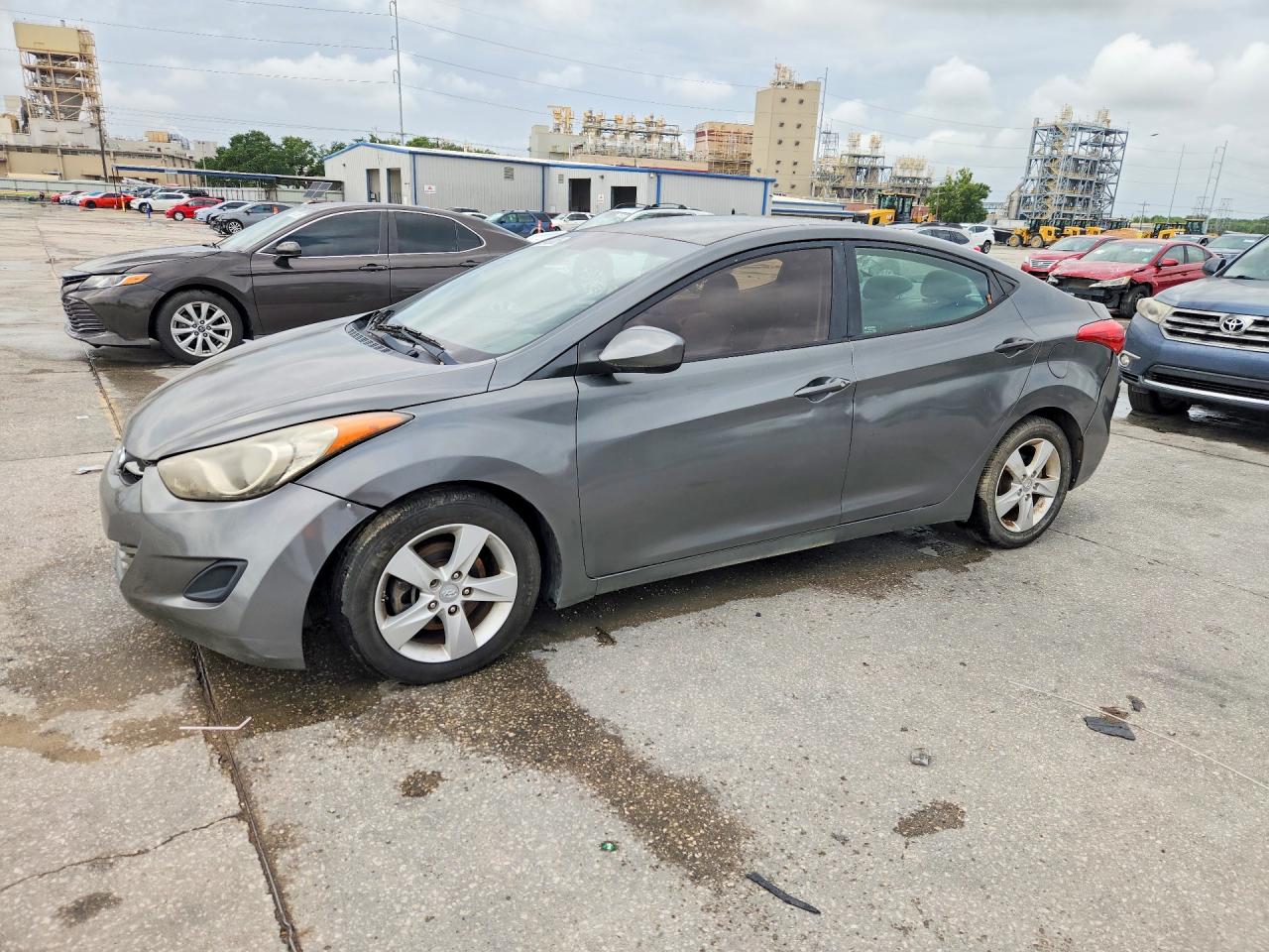 Salvage Hyundai ELANTRA Image
