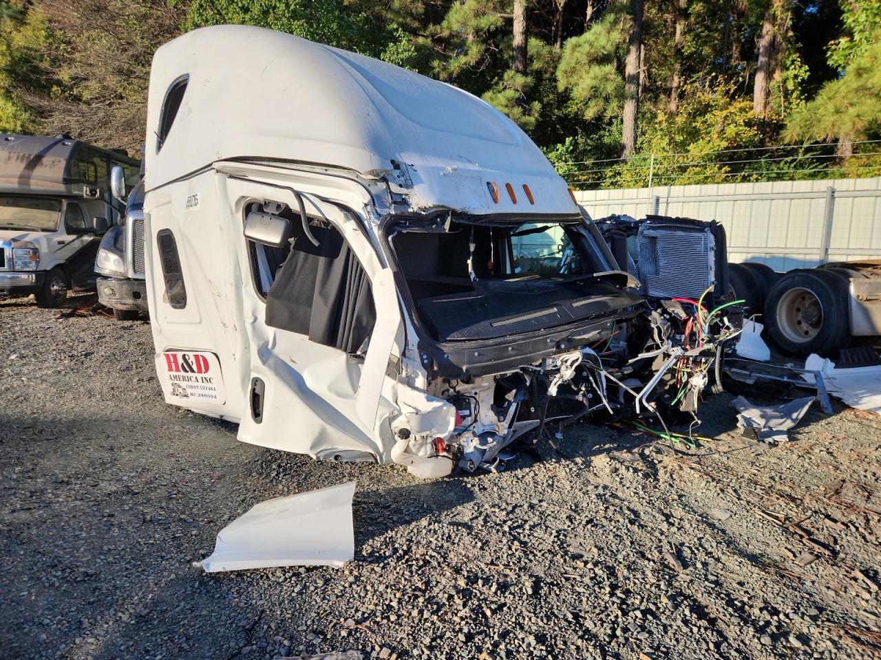 Salvage Freightliner Cascadia Image
