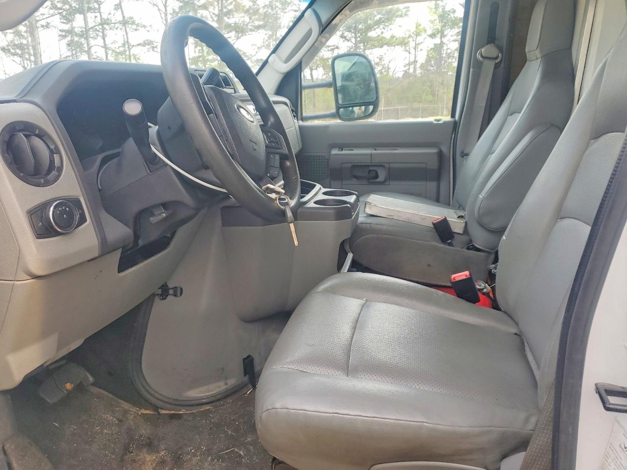 Ford Econoline E350 Super Duty Van