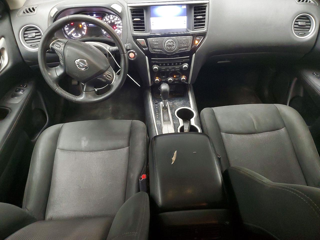 Nissan Pathfinder Sv