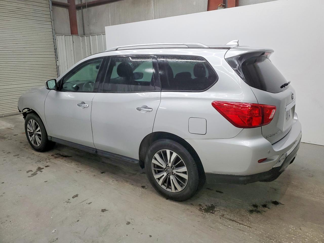 Nissan Pathfinder Sv