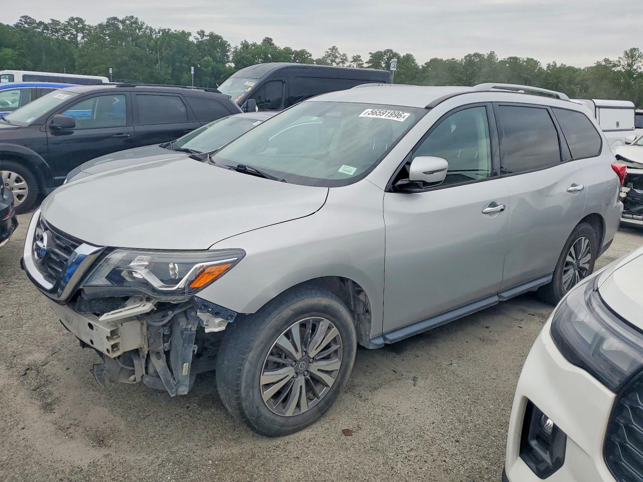 Salvage Nissan Pathfinder Image