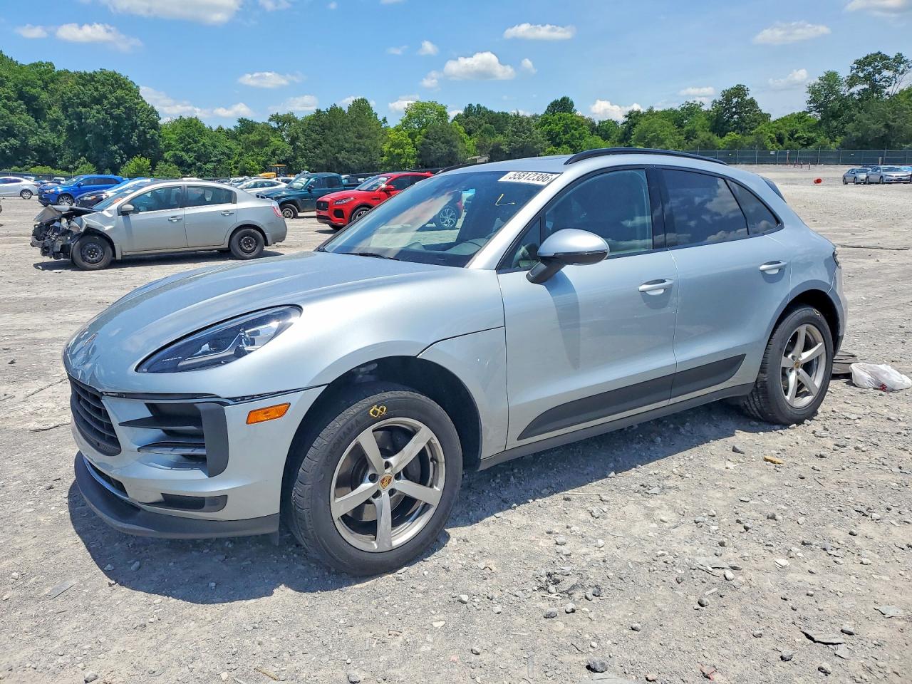 Salvage Porsche Macan Image