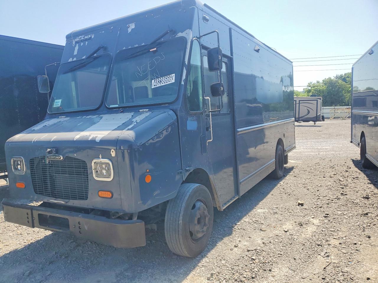 Salvage Freightliner Mt45 Chassis Image