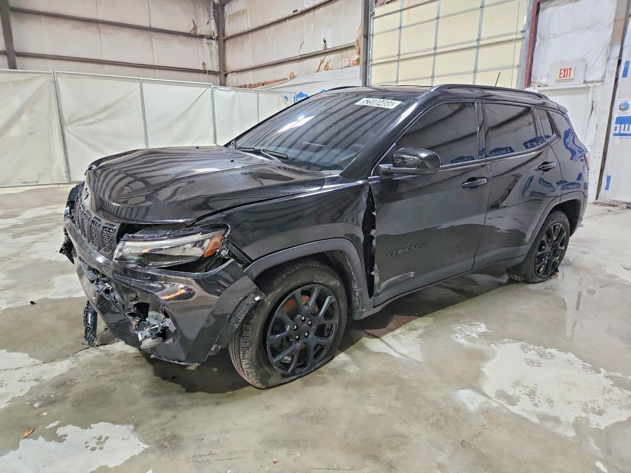 Salvage Jeep Compass Image
