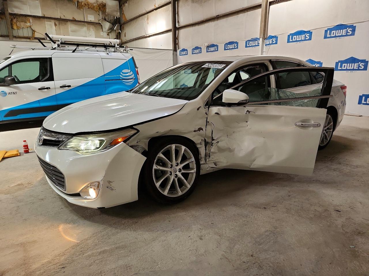 Salvage Toyota Avalon Image
