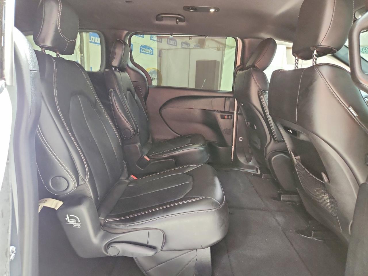 Chrysler Pacifica Select