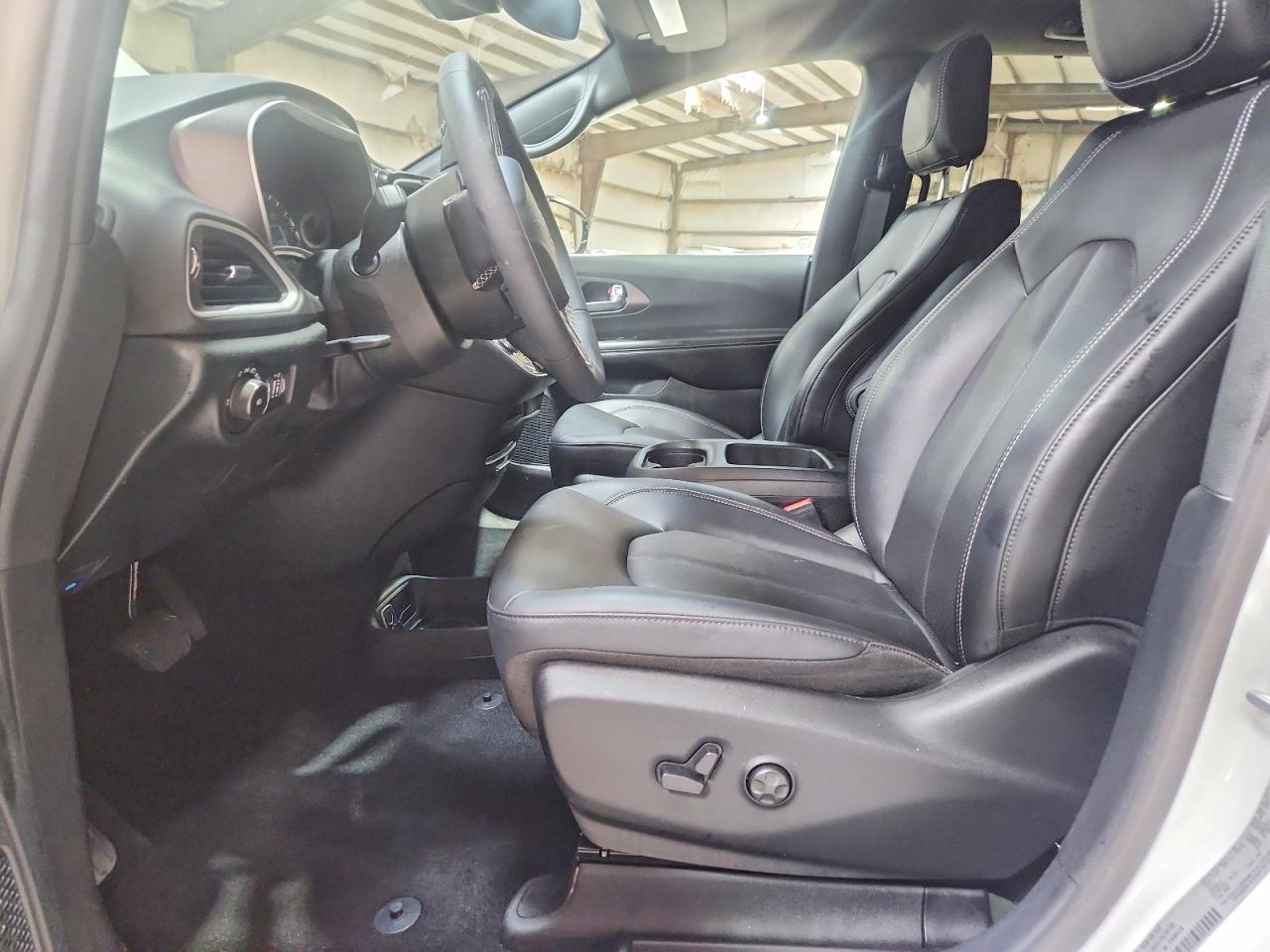Chrysler Pacifica Select