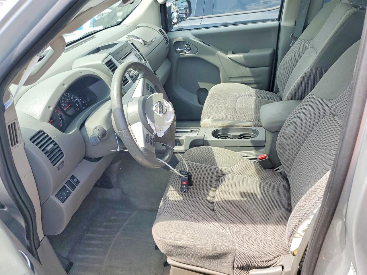 Nissan Frontier Sv