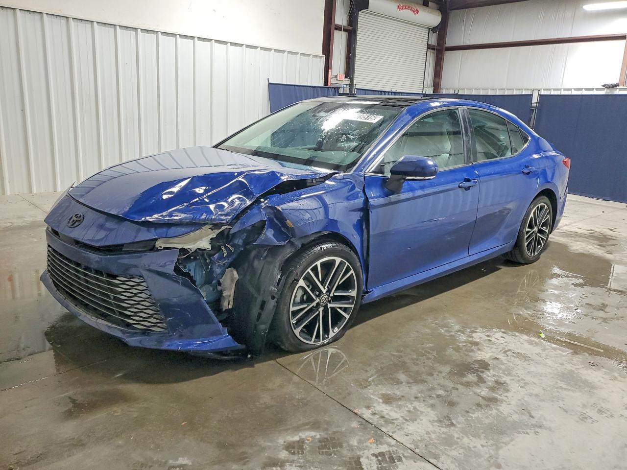 Salvage Toyota Camry Image
