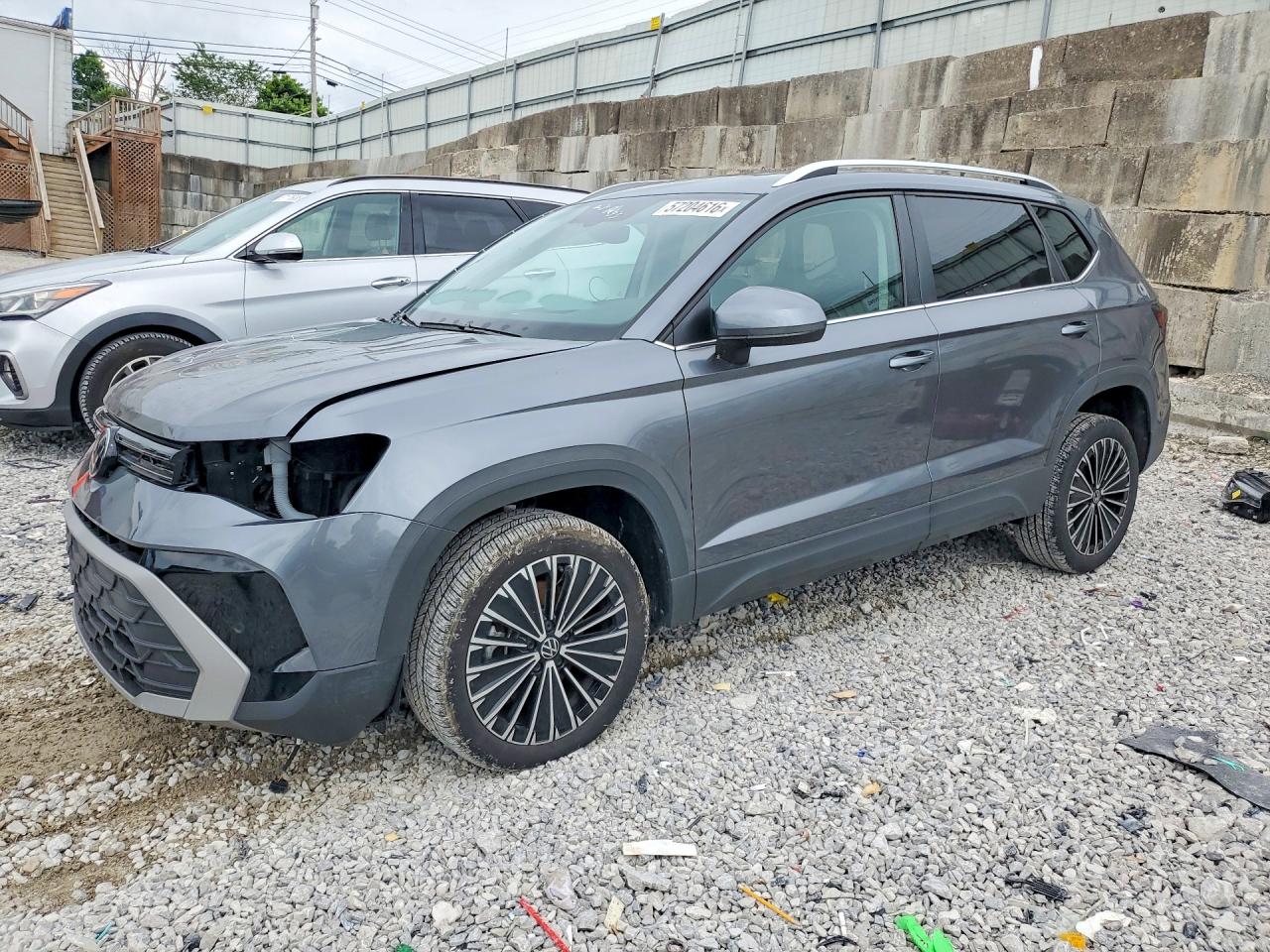 Salvage Volkswagen Taos Image