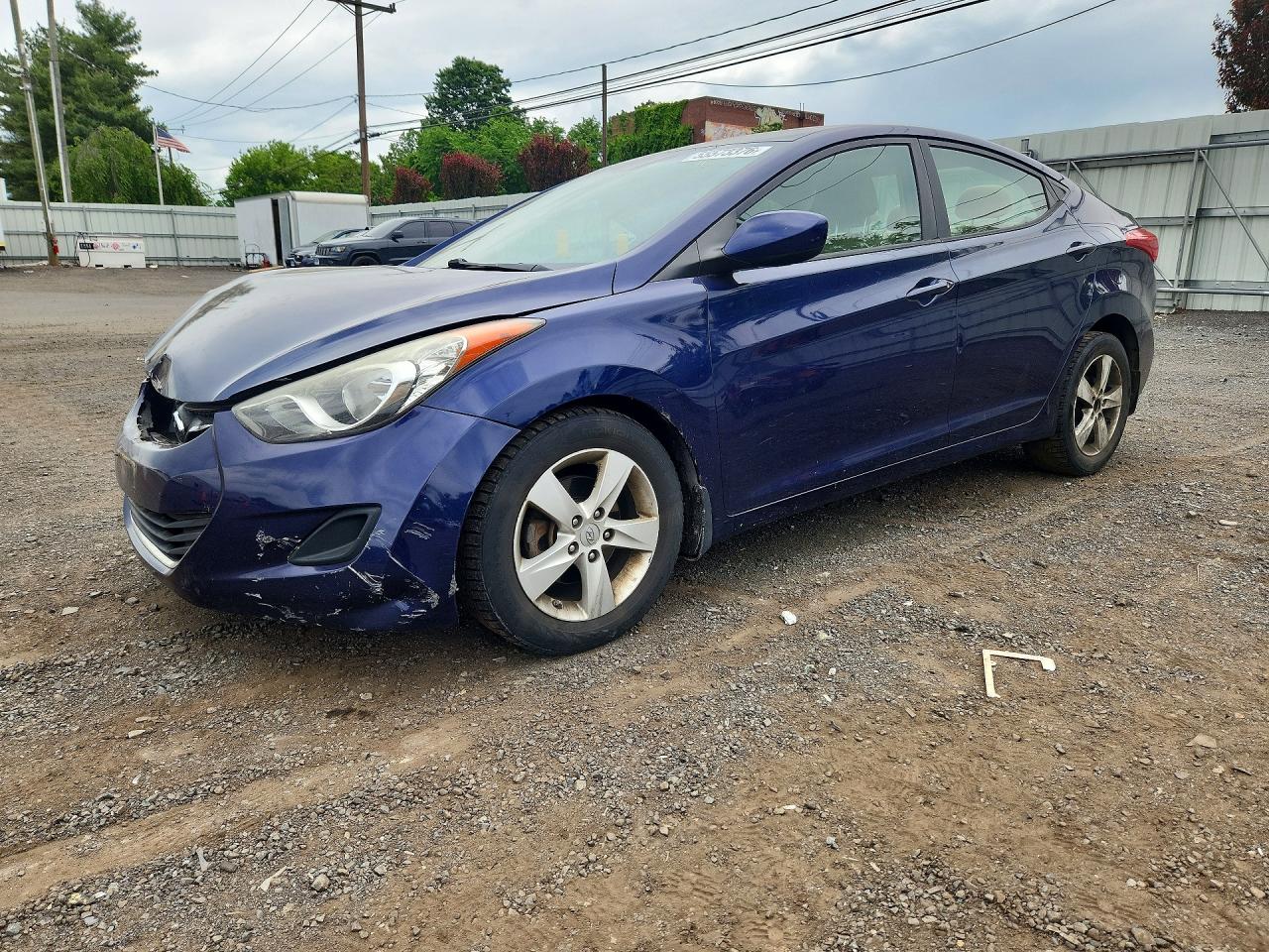 Salvage Hyundai ELANTRA Image