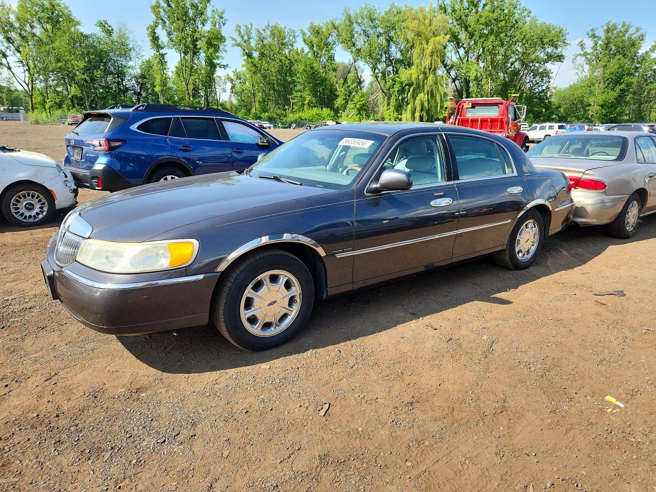 Salvage Lincoln Towncar Image