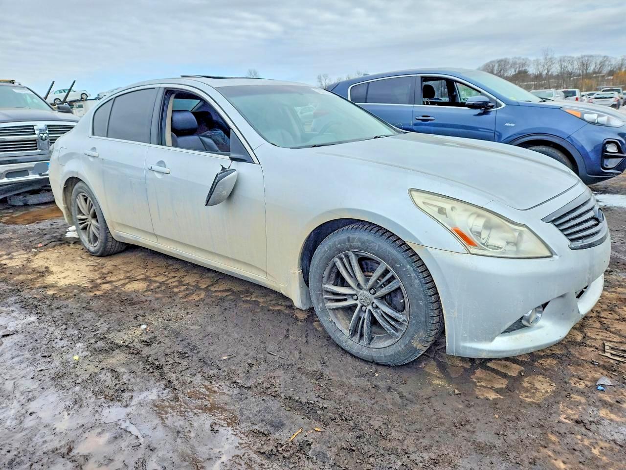 INFINITI G37 X