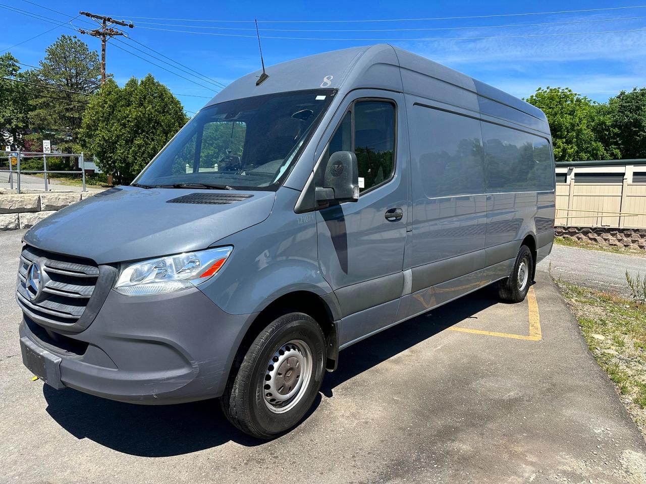 Salvage Mercedes-Benz Sprinter Image