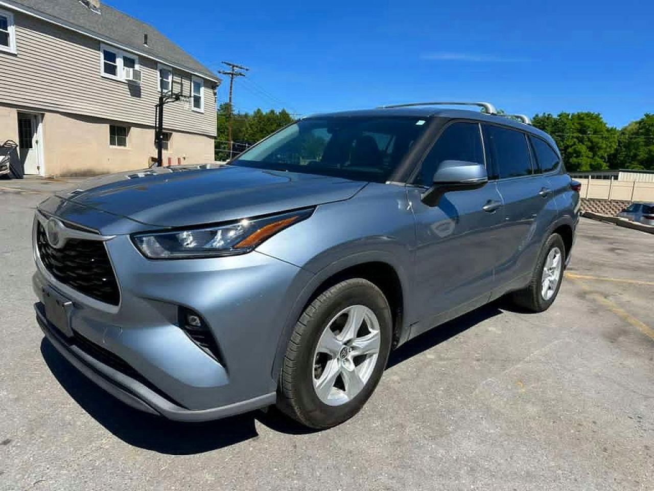 Salvage Toyota Highlander Image
