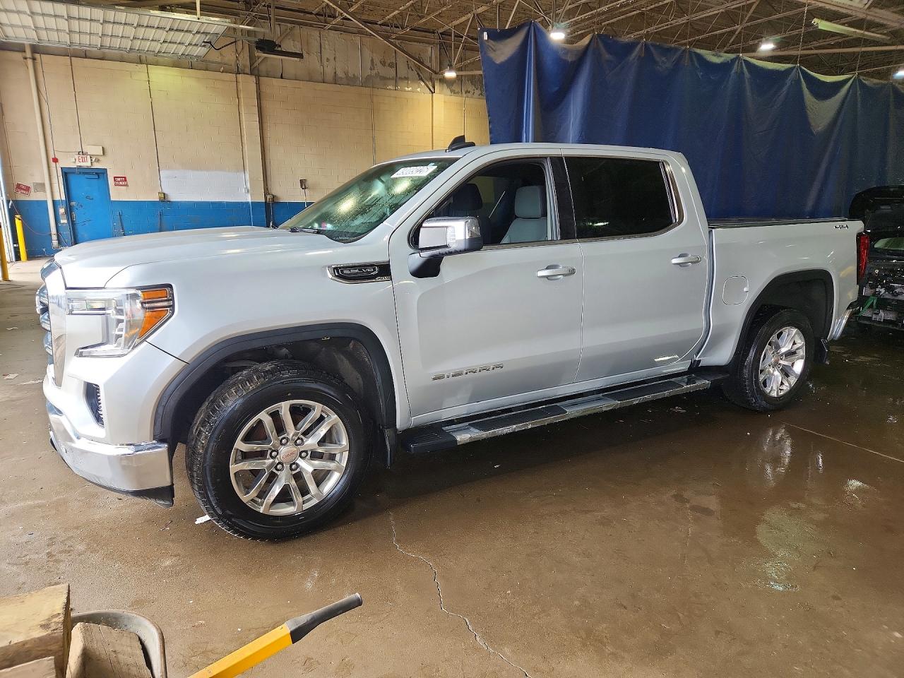 Salvage GMC Sierra Image