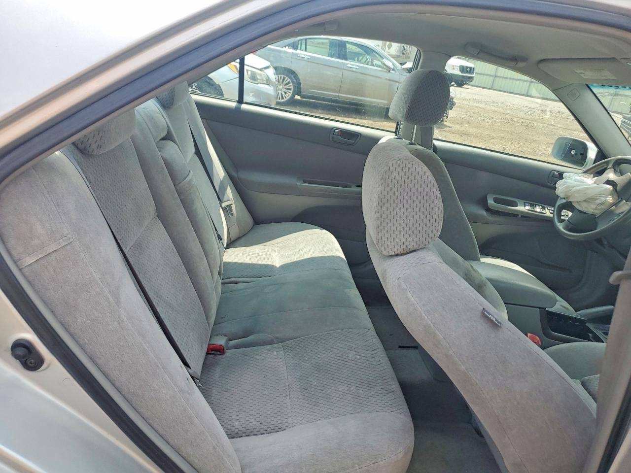 Toyota Camry Le V6
