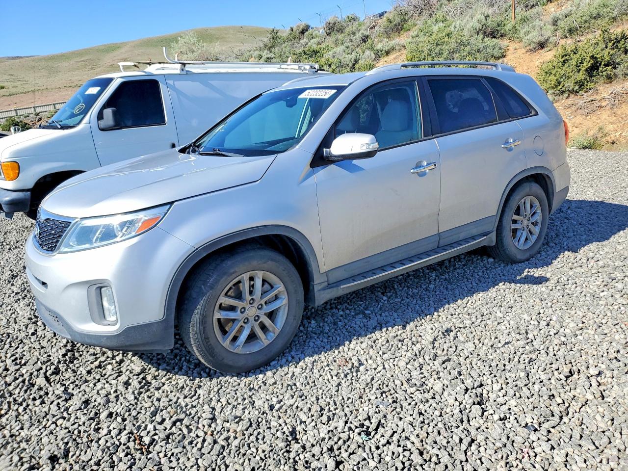 Salvage Kia Sorento Image