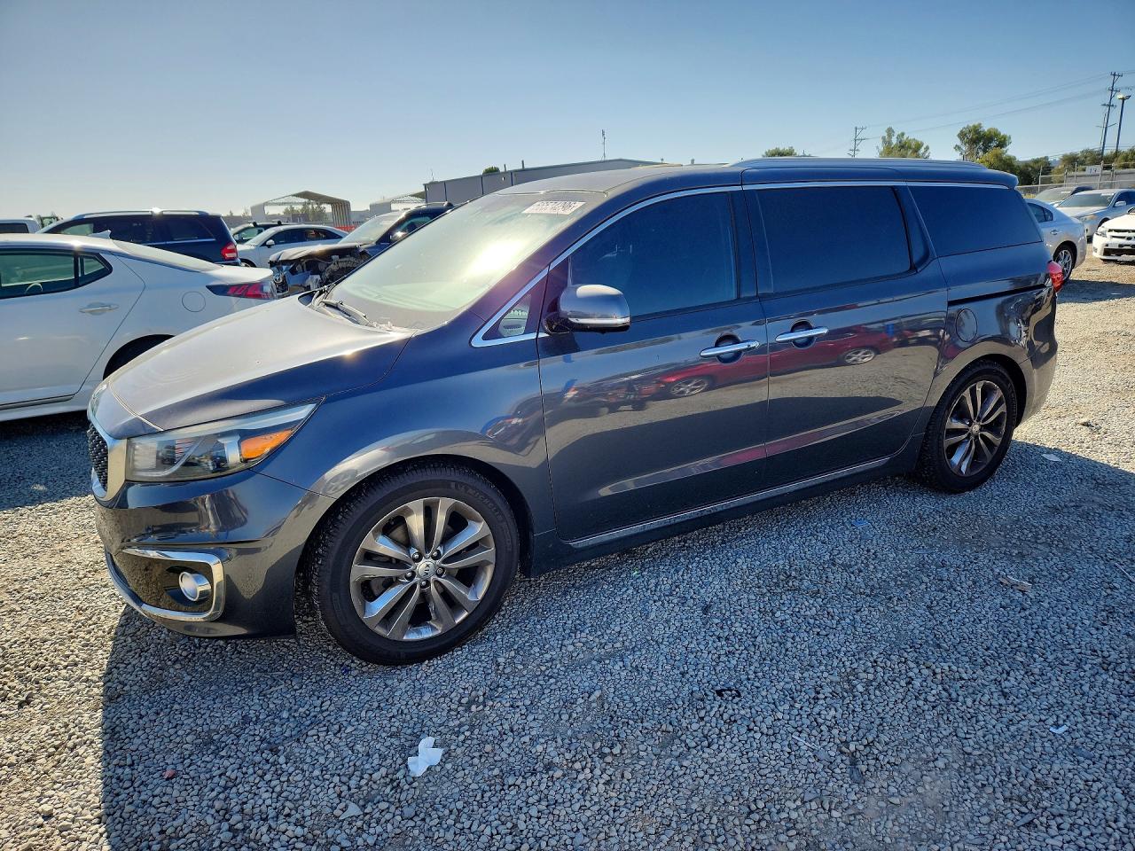 Salvage Kia Sedona Image