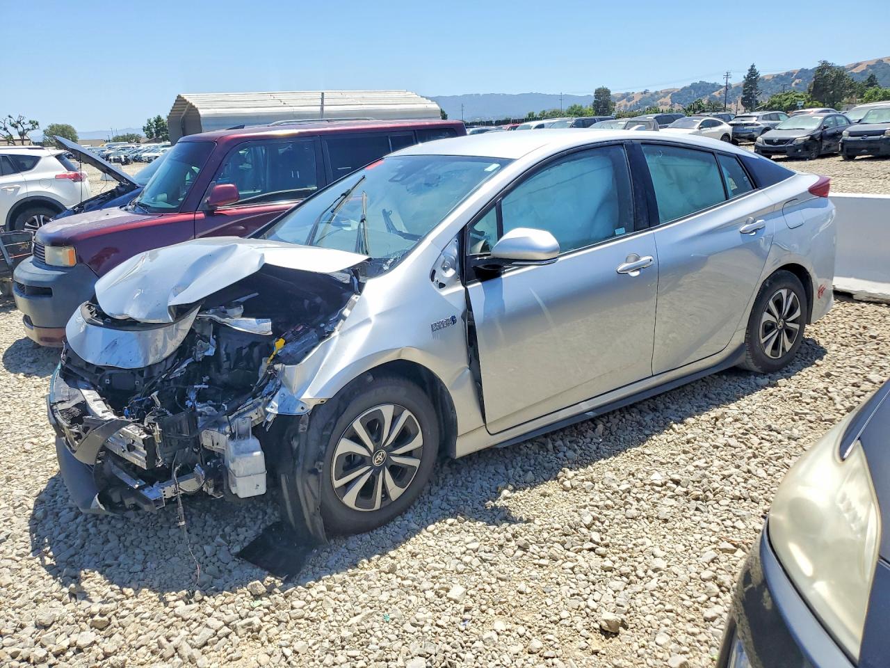 Salvage Toyota Prius Image