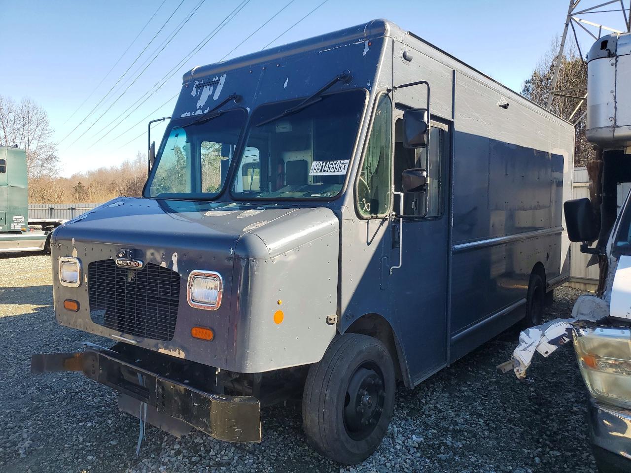 Salvage Freightliner Chassis Image