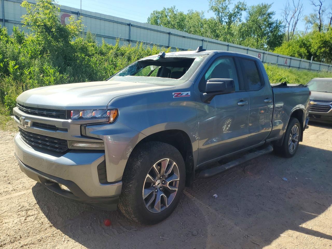 Salvage Chevrolet Silverado Image