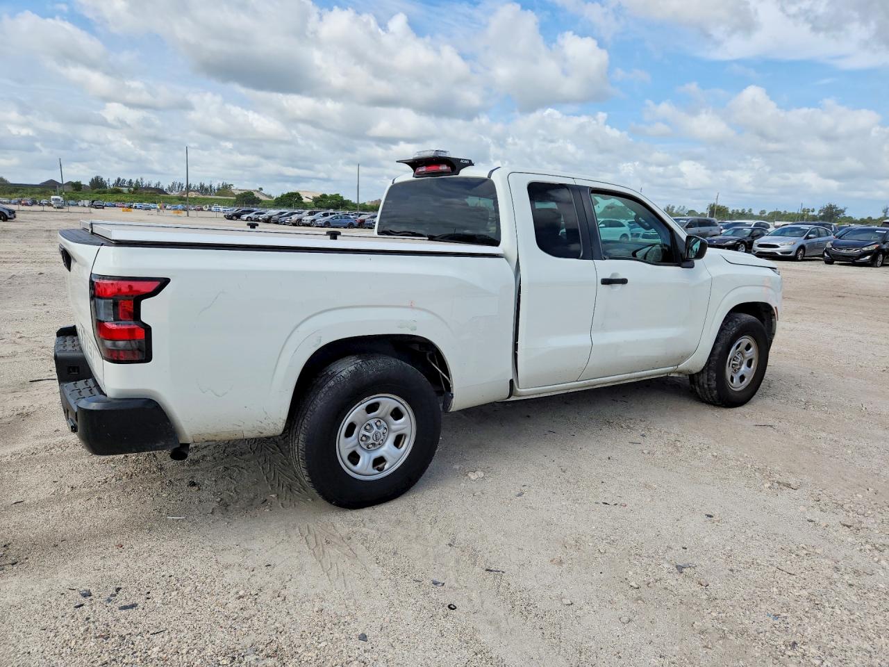 Nissan Frontier S