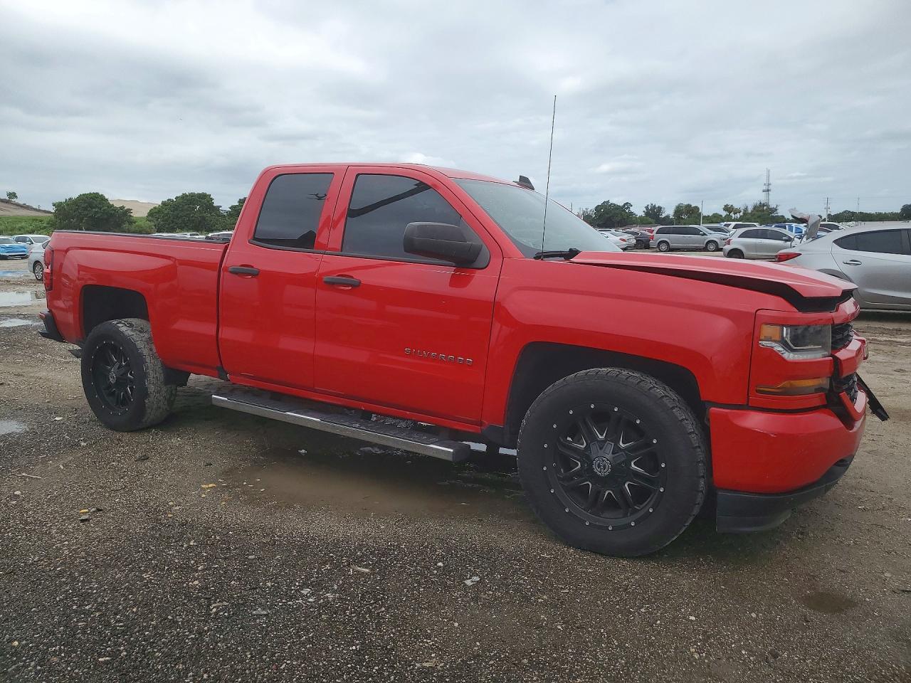 Chevrolet Silverado C1500 Custom
