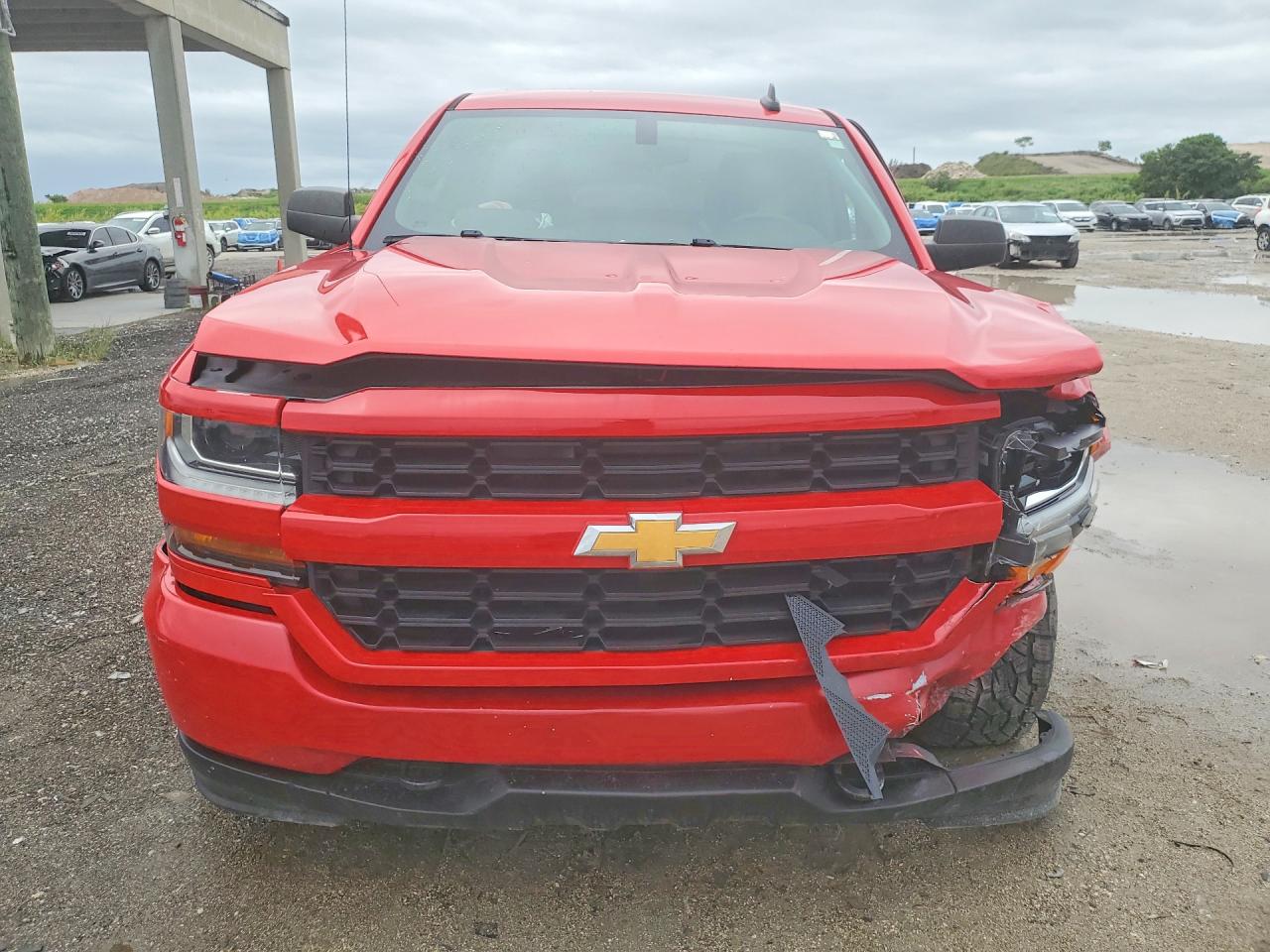Chevrolet Silverado C1500 Custom