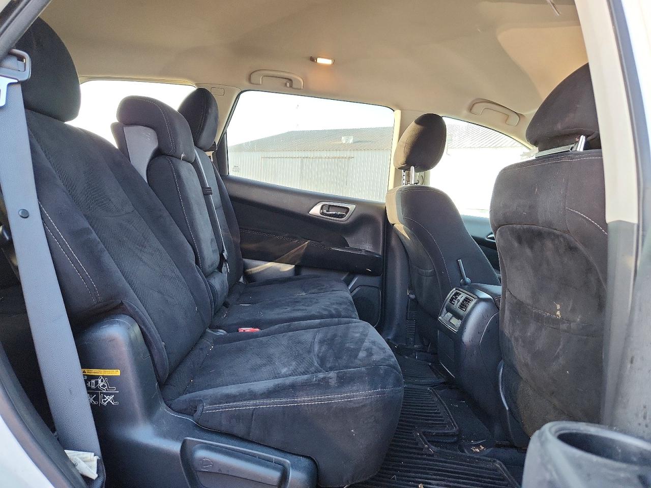 Nissan Pathfinder S