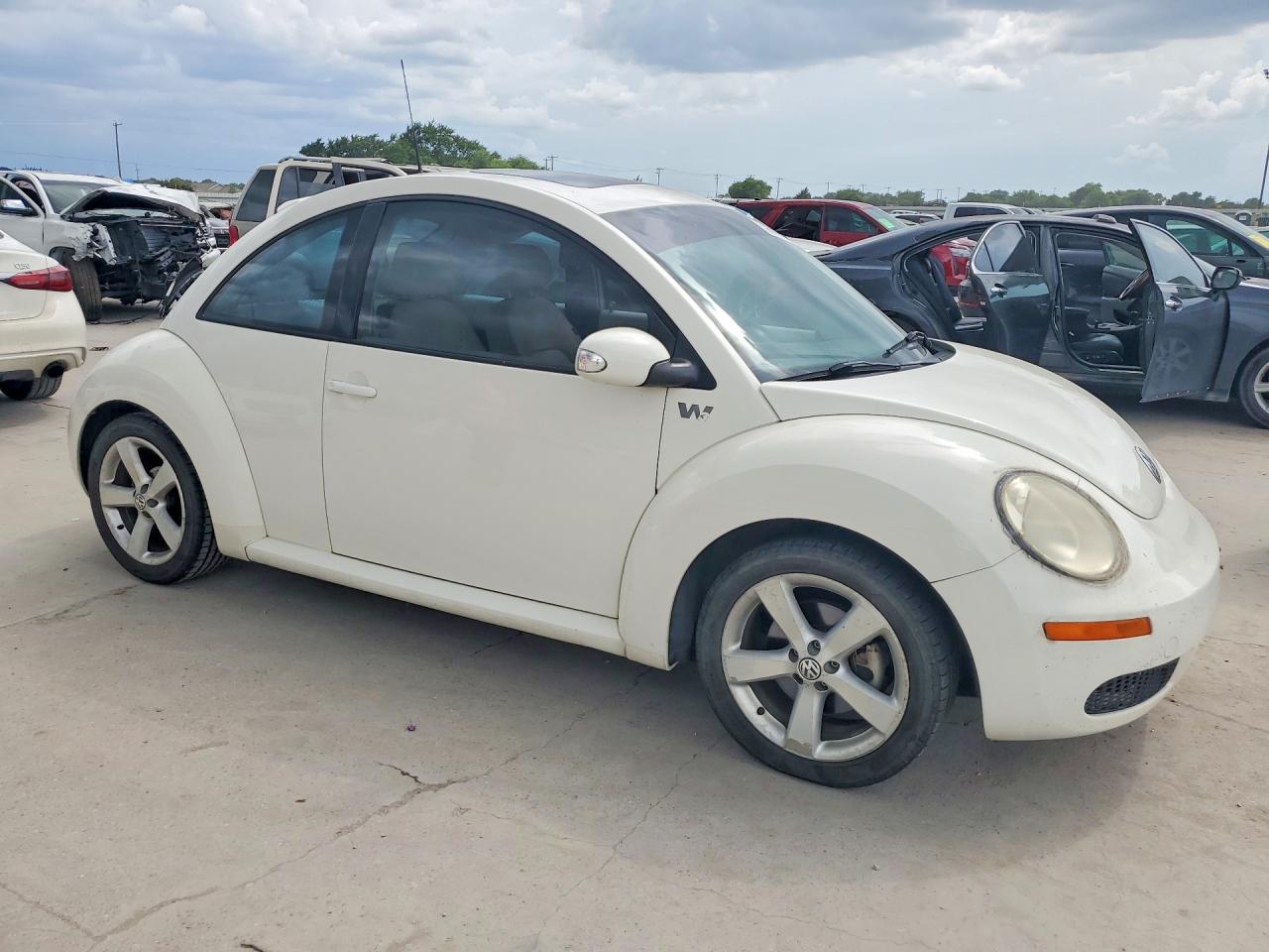 Volkswagen Beetle Triple White