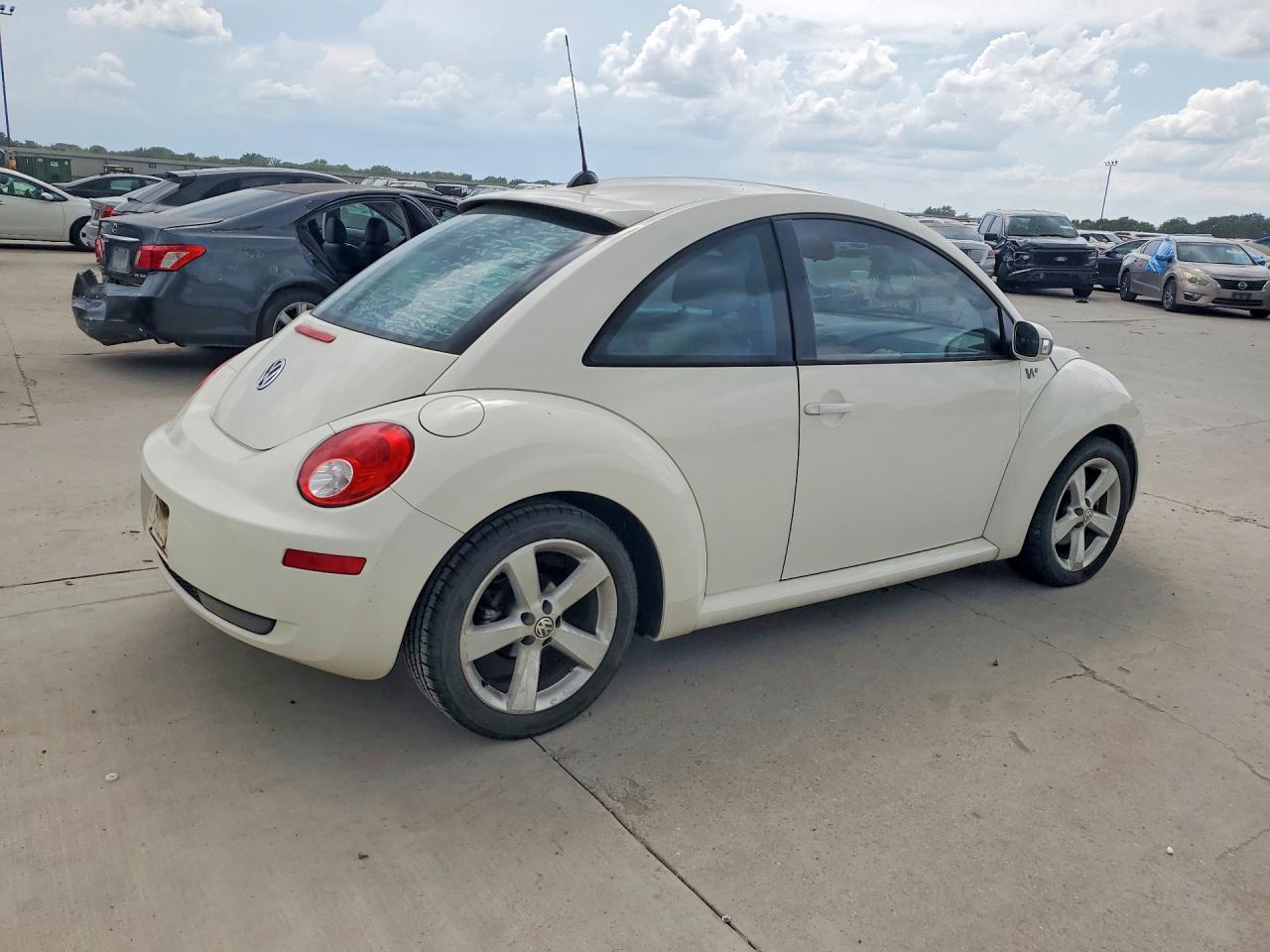 Volkswagen Beetle Triple White