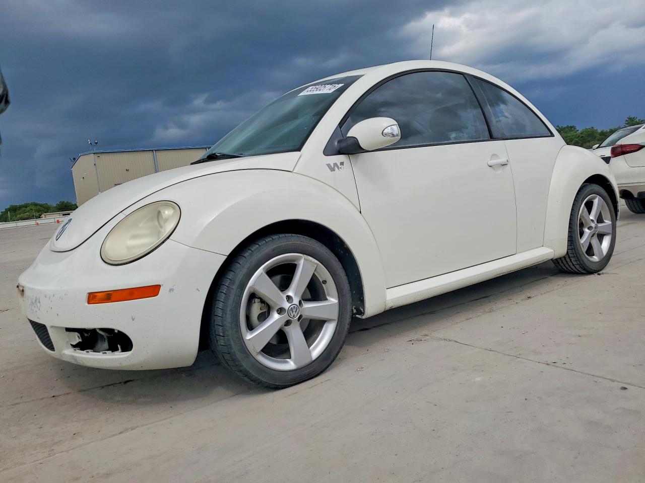 Salvage Volkswagen Beetle Image