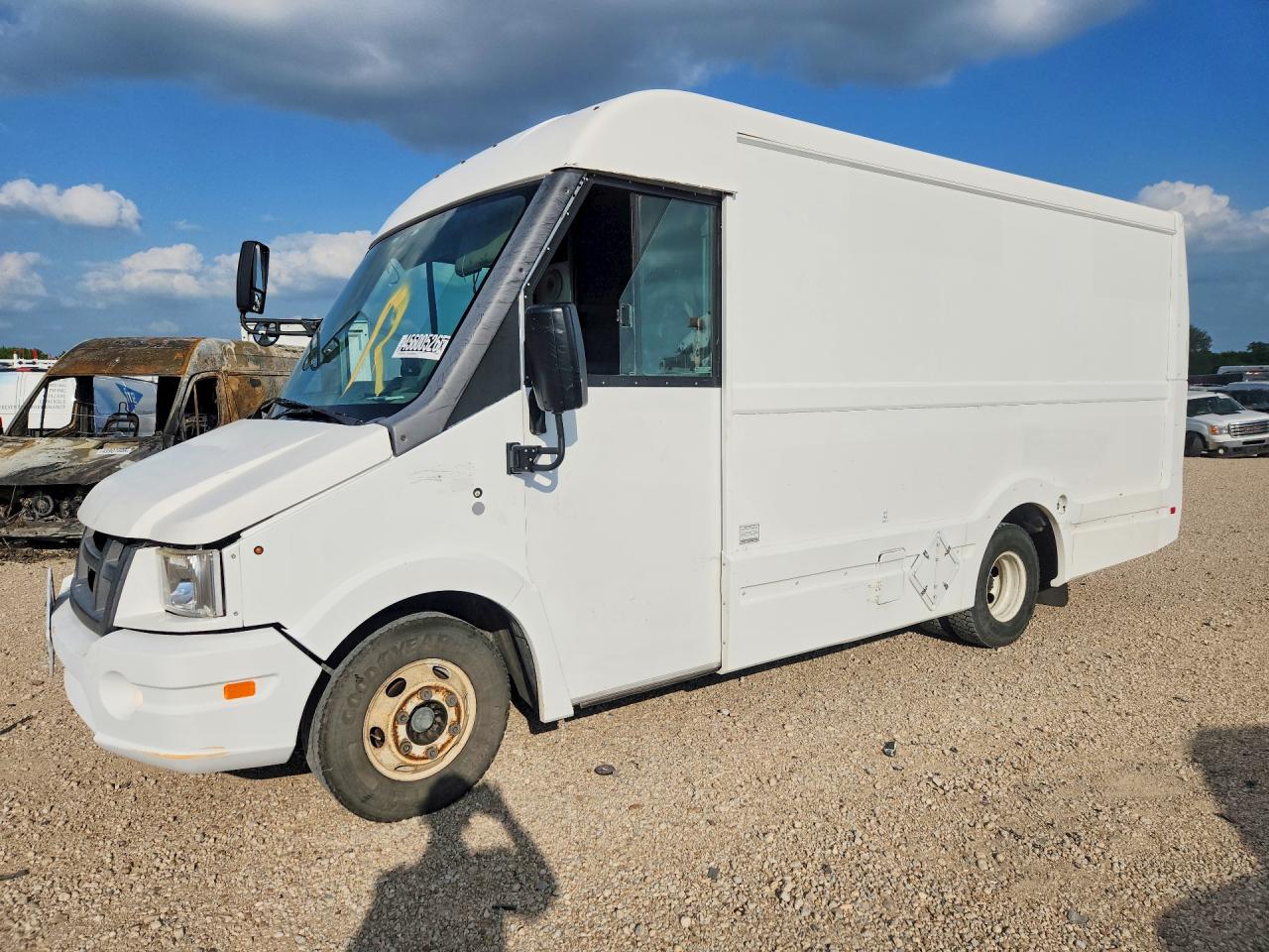 Salvage Isuzu Npr Image