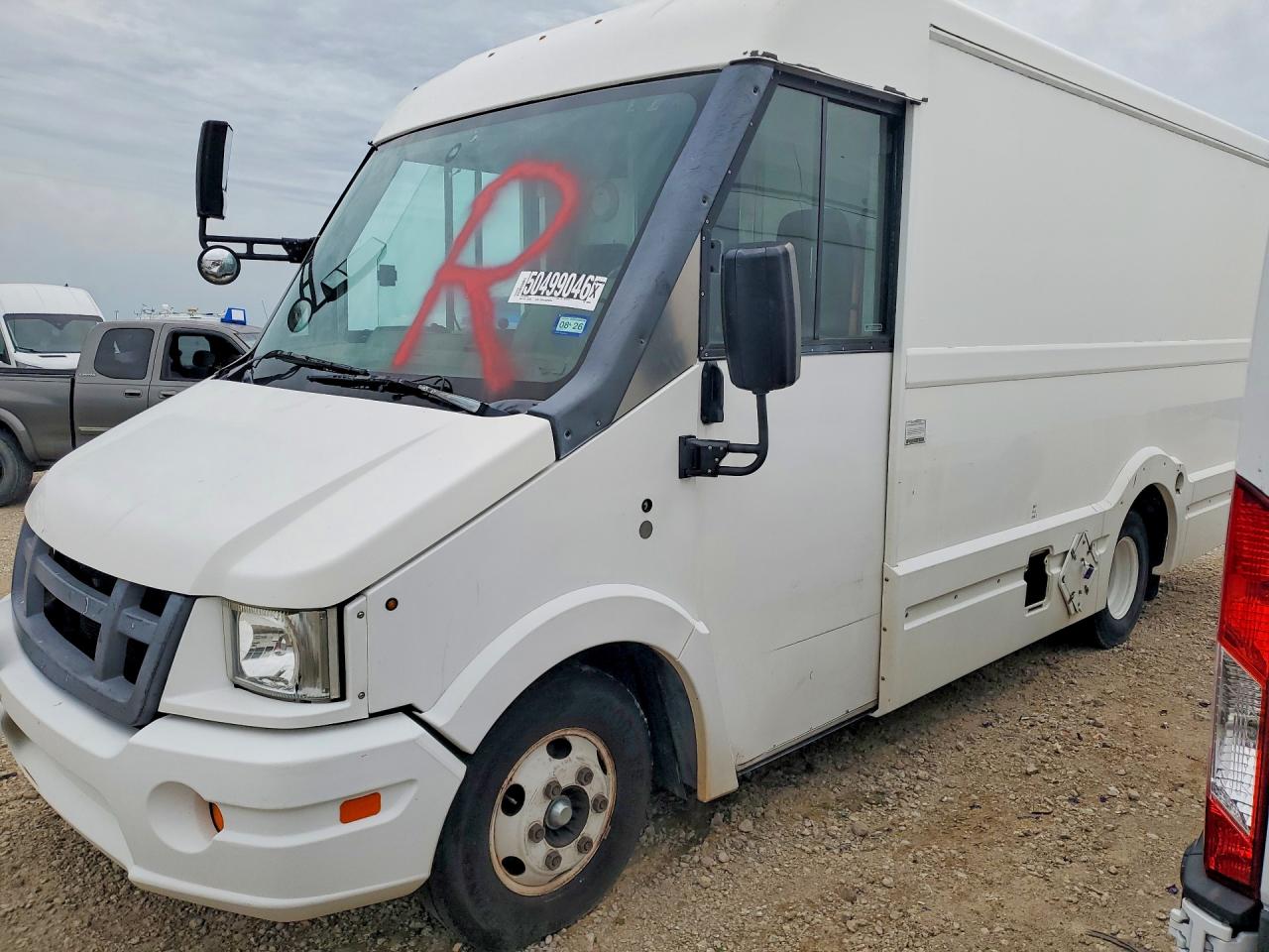 Salvage Isuzu Npr Image