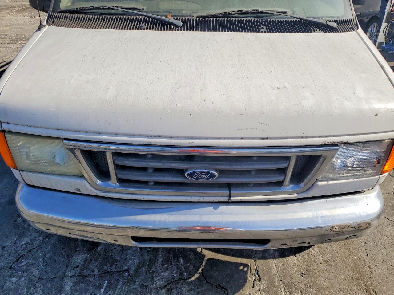 Ford Econoline E350 Super Duty Van