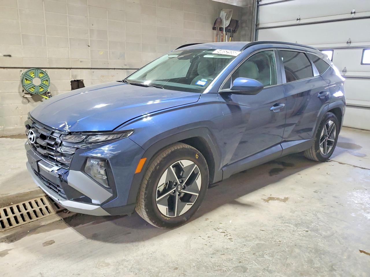 Salvage Hyundai TUCSON Image